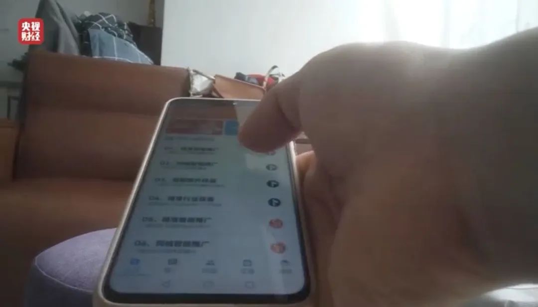 DƬ